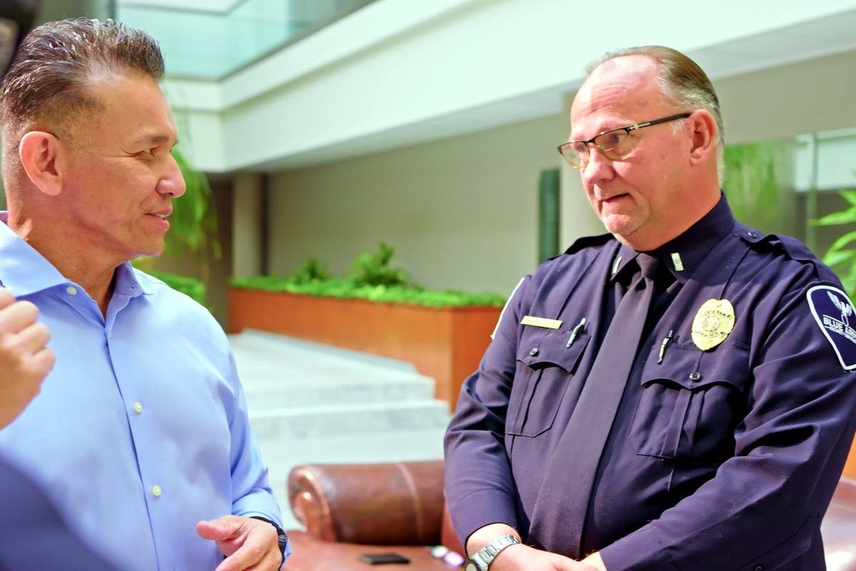 Willie with law enforcement leadership